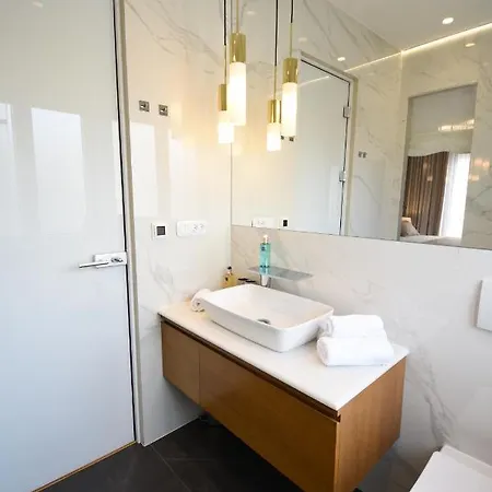 Fortuna Luxury 1 Bed & Breakfast 4*